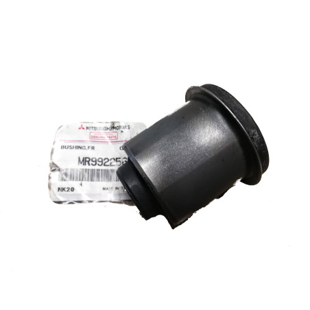 Bague de bras de suspension inférieur avant L200 KB4 MR992256