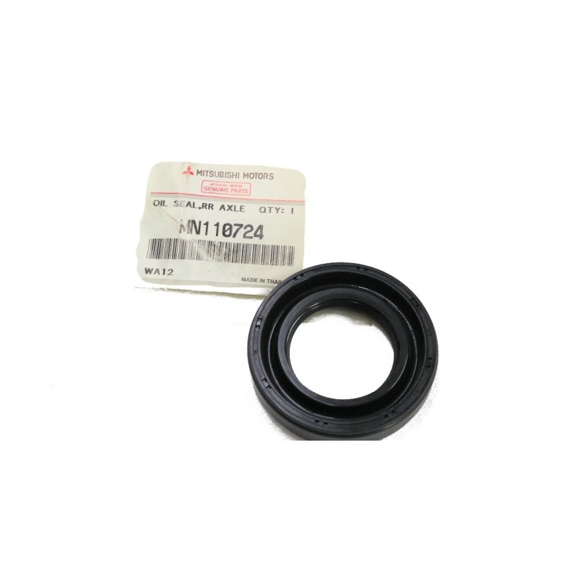 L200 Pajero rear half shaft seal MN110724 37x62x12.50